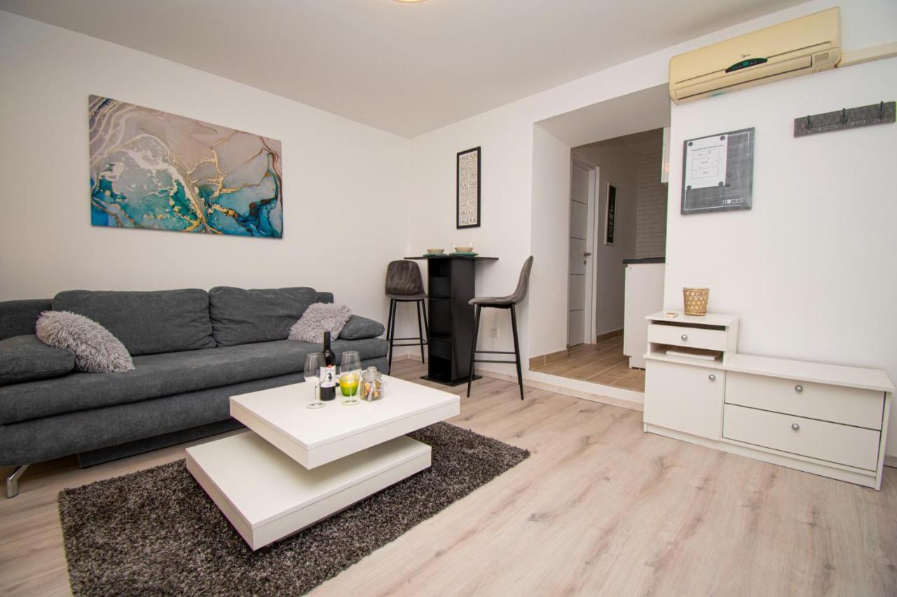 Oasis Apartment Pula Exterior photo